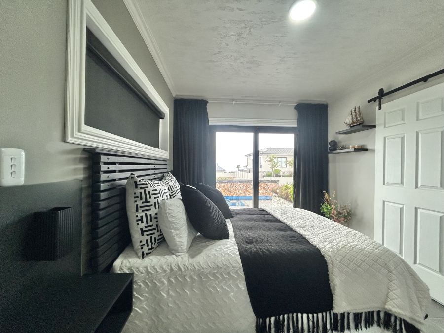 3 Bedroom Property for Sale in Wavecrest Eastern Cape